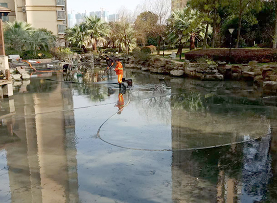 牙克石景观池淤泥清理